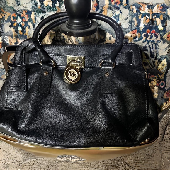 Michael Kors Crossbody - Picture 4 of 13